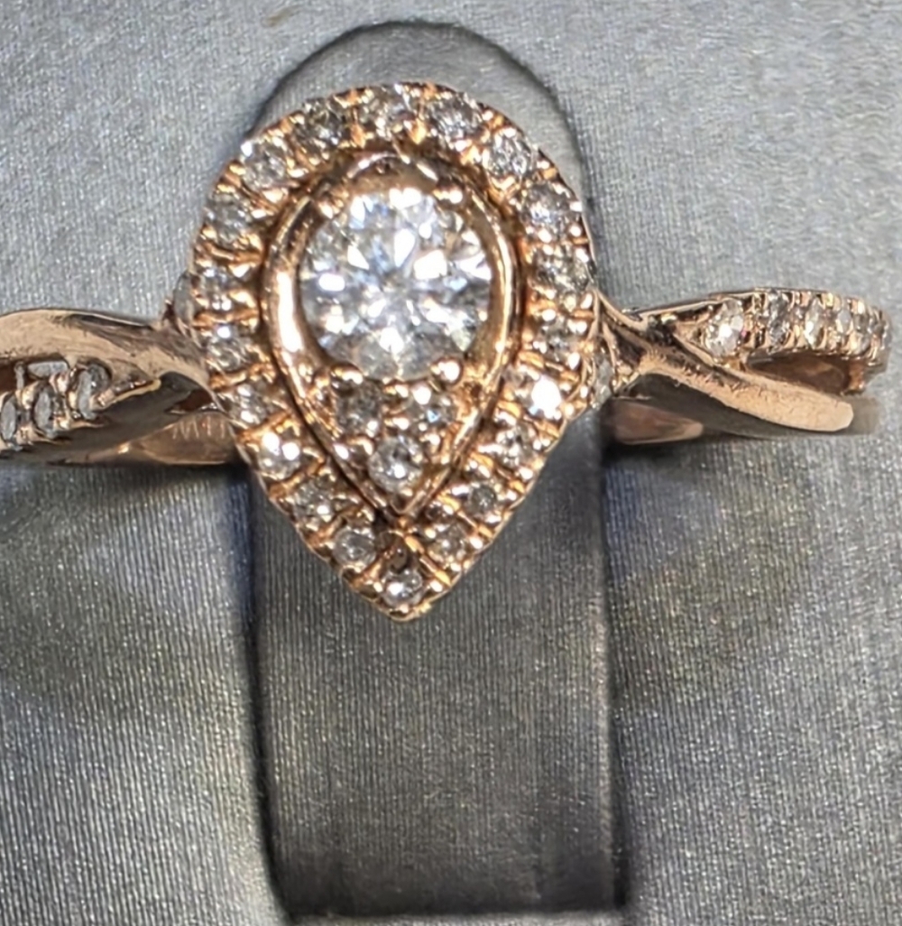Gorgeous 10K 1/3 C.T.W Rose Gold bridal ring